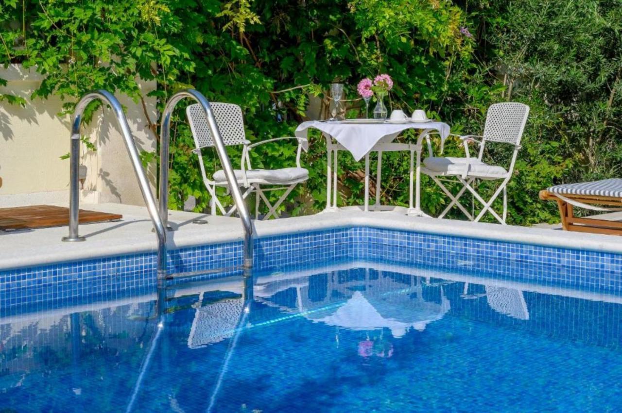 Palace Schoen Milesi - Esense Of Prestige - Private Pool - Free Parking - Old Money Style Luxury Rooms - Walking Distance To The Old Town, The Beach And All Amenities - Buralux Properties Split Exterior photo